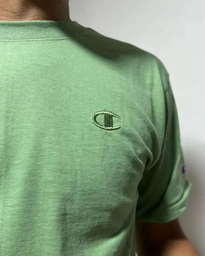CHAMPION CLASSIC CREWNECK SMALL LOGO.webp