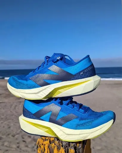 NEW BALANCE FUELCELL REBEL V4
